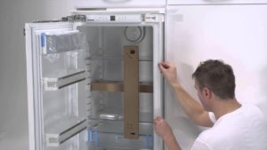 Installation Frigo Encastrable Pose Porte en Bois Habillage 